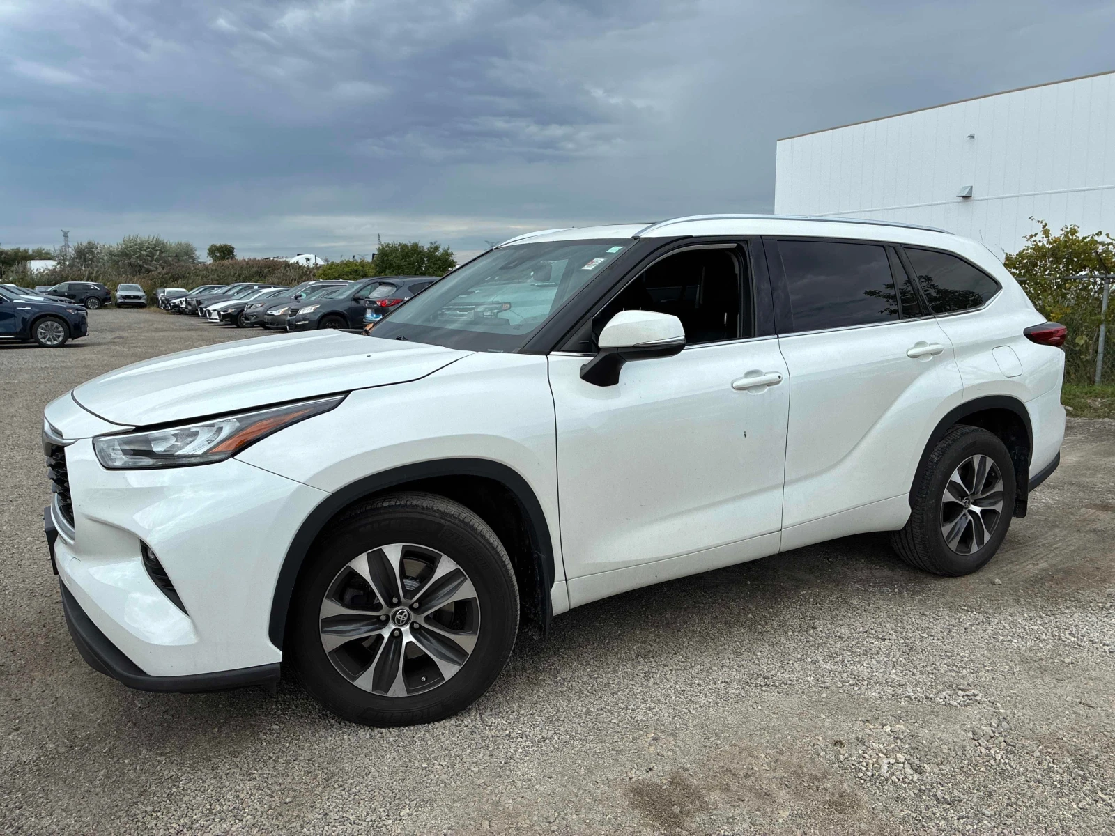 Toyota Highlander XLE/CARFAX/7 МЕСТА/КОЖА/КЛИП/, снимка 2 - Автомобили и джипове - 56113363