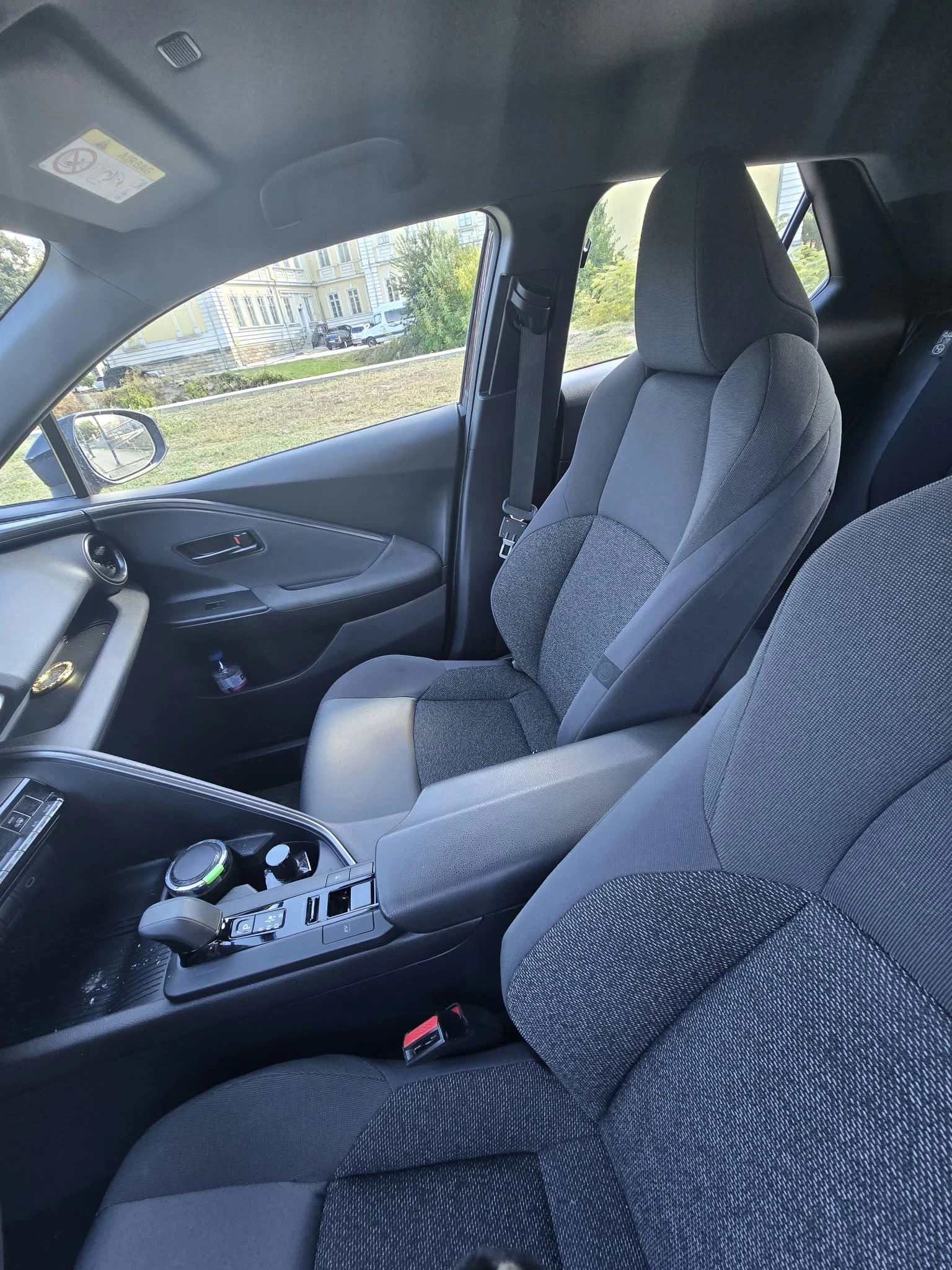 Toyota C-HR, снимка 10 - Автомобили и джипове - 56633905