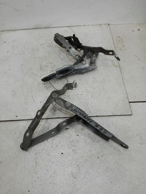 Панта преден капак Субару Легаси 2.5Б комби (дясна и лява)