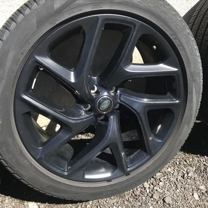 Гуми с джанти Pirelli 285/45R22, снимка 3 - Гуми и джанти - 56233204