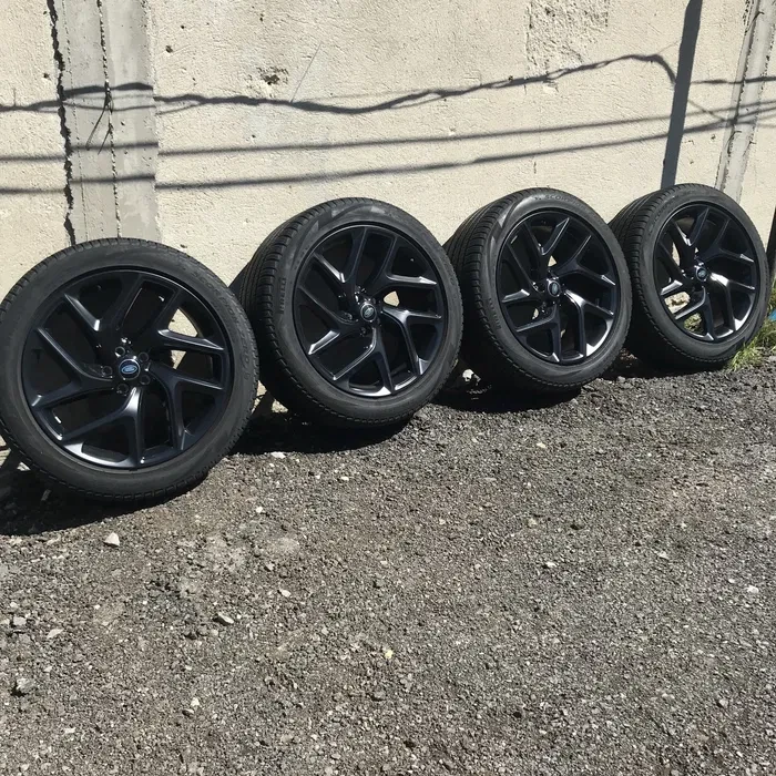 Гуми с джанти Pirelli 285/45R22