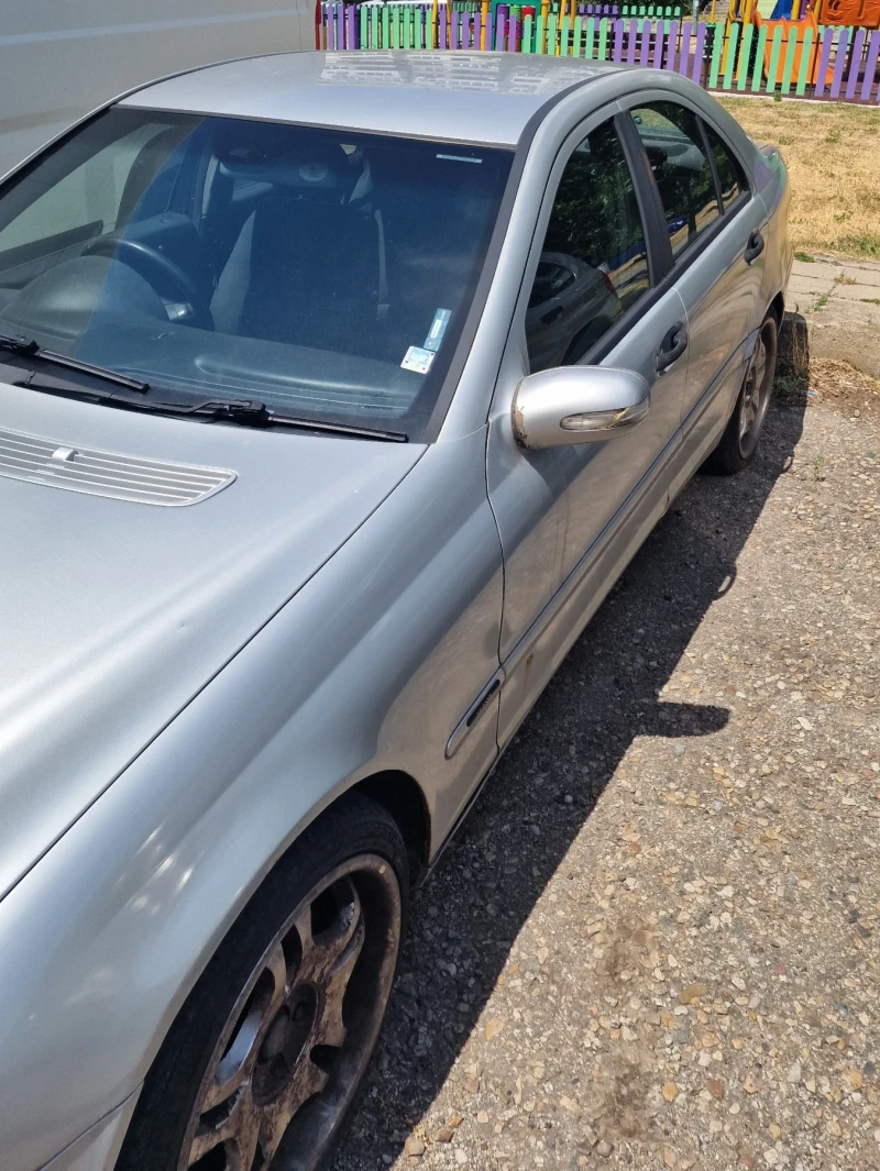 Mercedes-Benz C 180, снимка 3 - Автомобили и джипове - 51511956