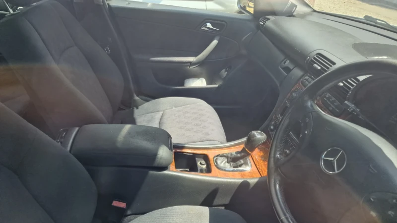 Mercedes-Benz C 180, снимка 5 - Автомобили и джипове - 51511956