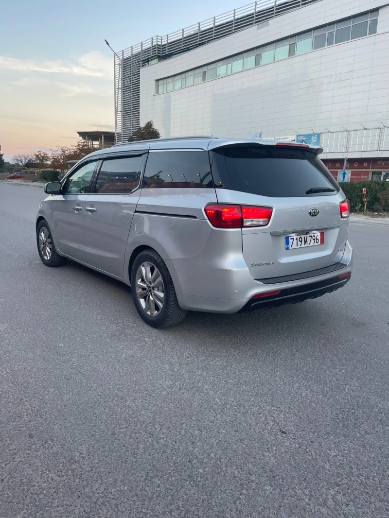 Kia Carnival, снимка 2 - Автомобили и джипове - 52343819