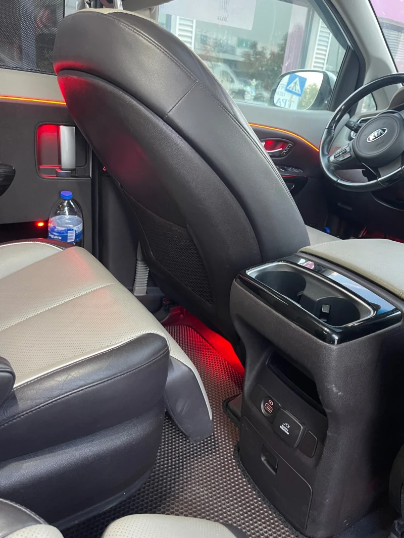 Kia Carnival, снимка 11 - Автомобили и джипове - 52343819