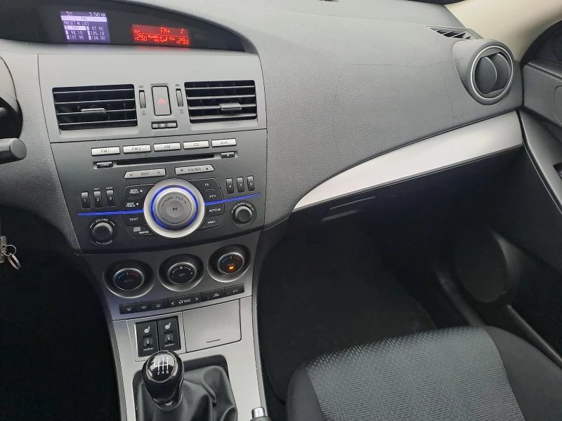 Mazda 3 2, 0i, 150кс, 6ск., снимка 13 - Автомобили и джипове - 53371390