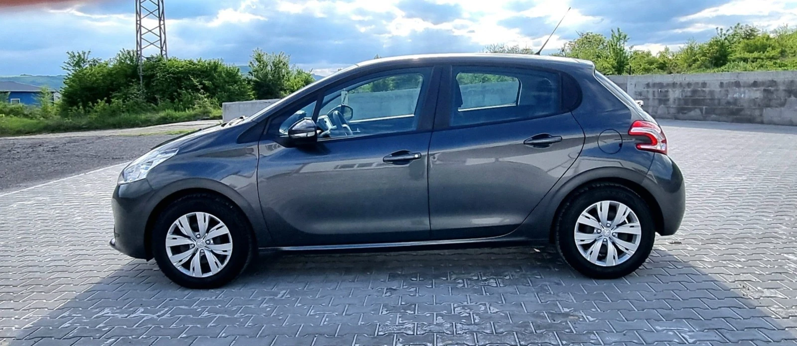 Peugeot 208 1.0i 68к.с. 57000км!!! - изображение 7