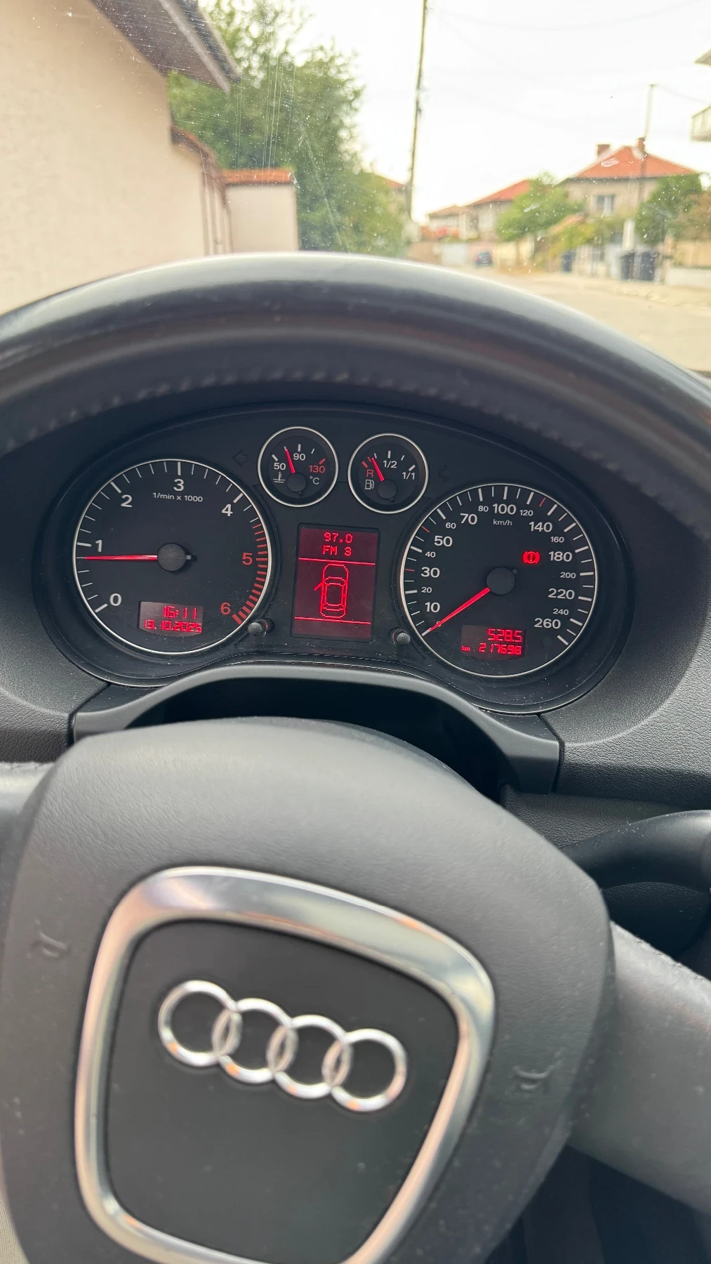 Audi A3 2.0 TDI Sportback Panorama Автопилот - изображение 10