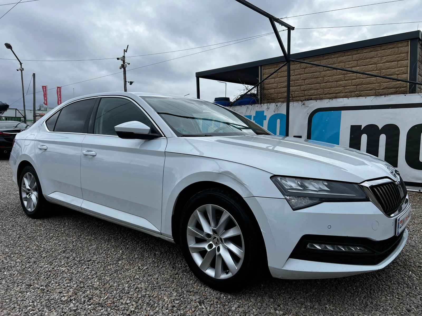 Skoda Superb 2.0TDI-150к.с./AUT/NAVI/CAR PLAY/ТЕГЛИЧ/КАМЕРА, снимка 3 - Автомобили и джипове - 54031673