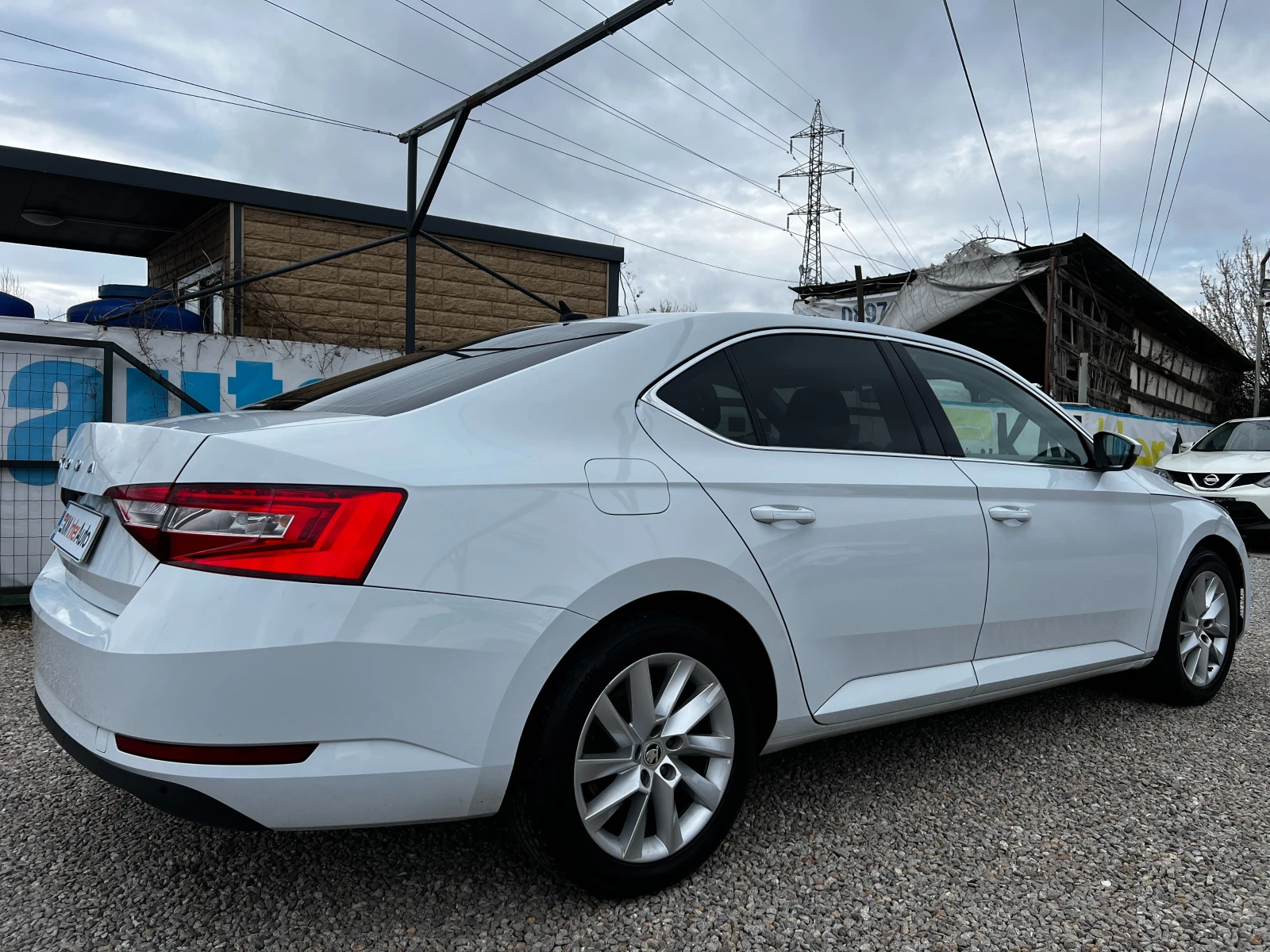 Skoda Superb 2.0TDI-150к.с./AUT/NAVI/CAR PLAY/ТЕГЛИЧ/КАМЕРА, снимка 4 - Автомобили и джипове - 54031673