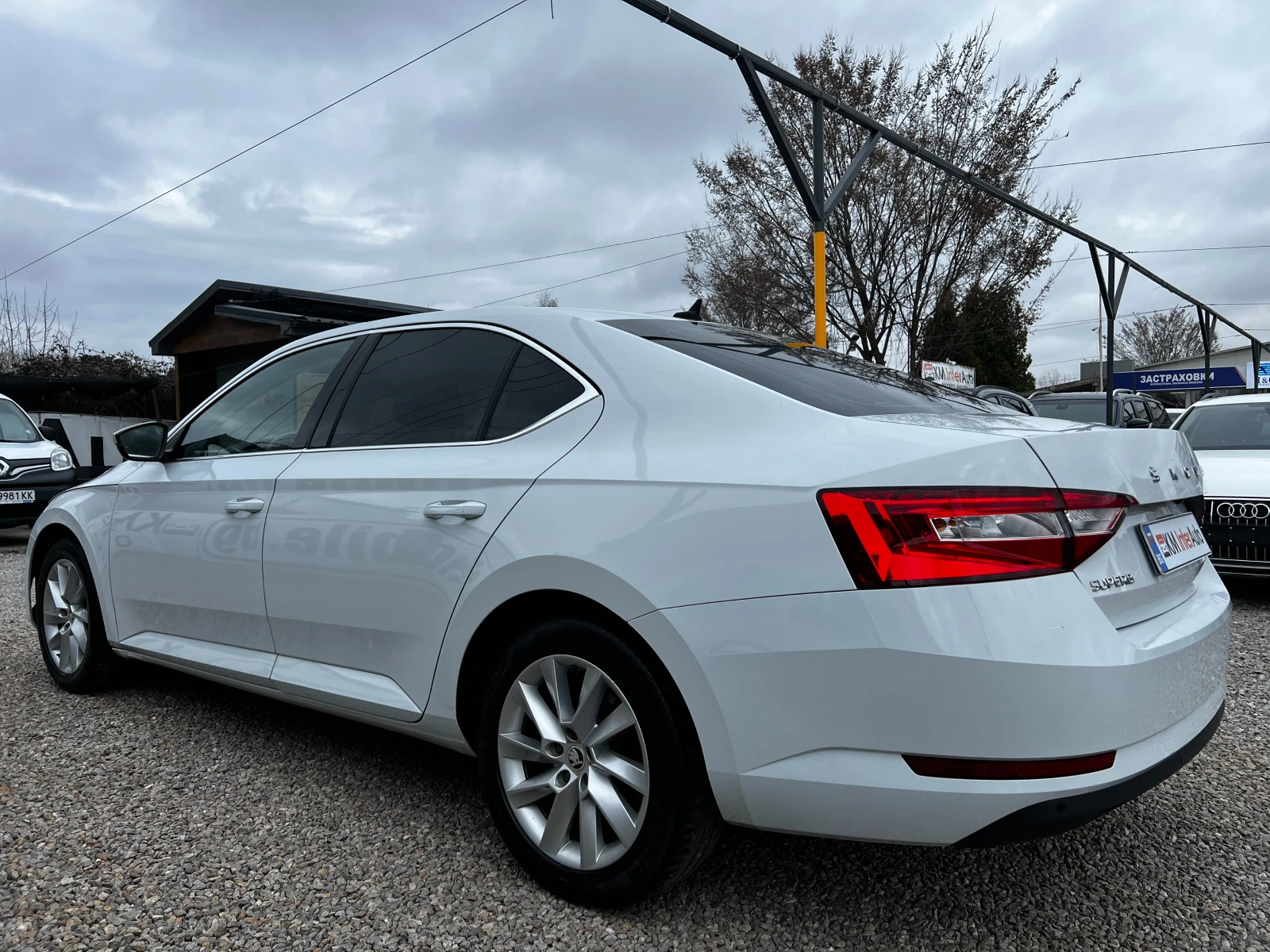 Skoda Superb 2.0TDI-150к.с./AUT/NAVI/CAR PLAY/ТЕГЛИЧ/КАМЕРА, снимка 6 - Автомобили и джипове - 54031673