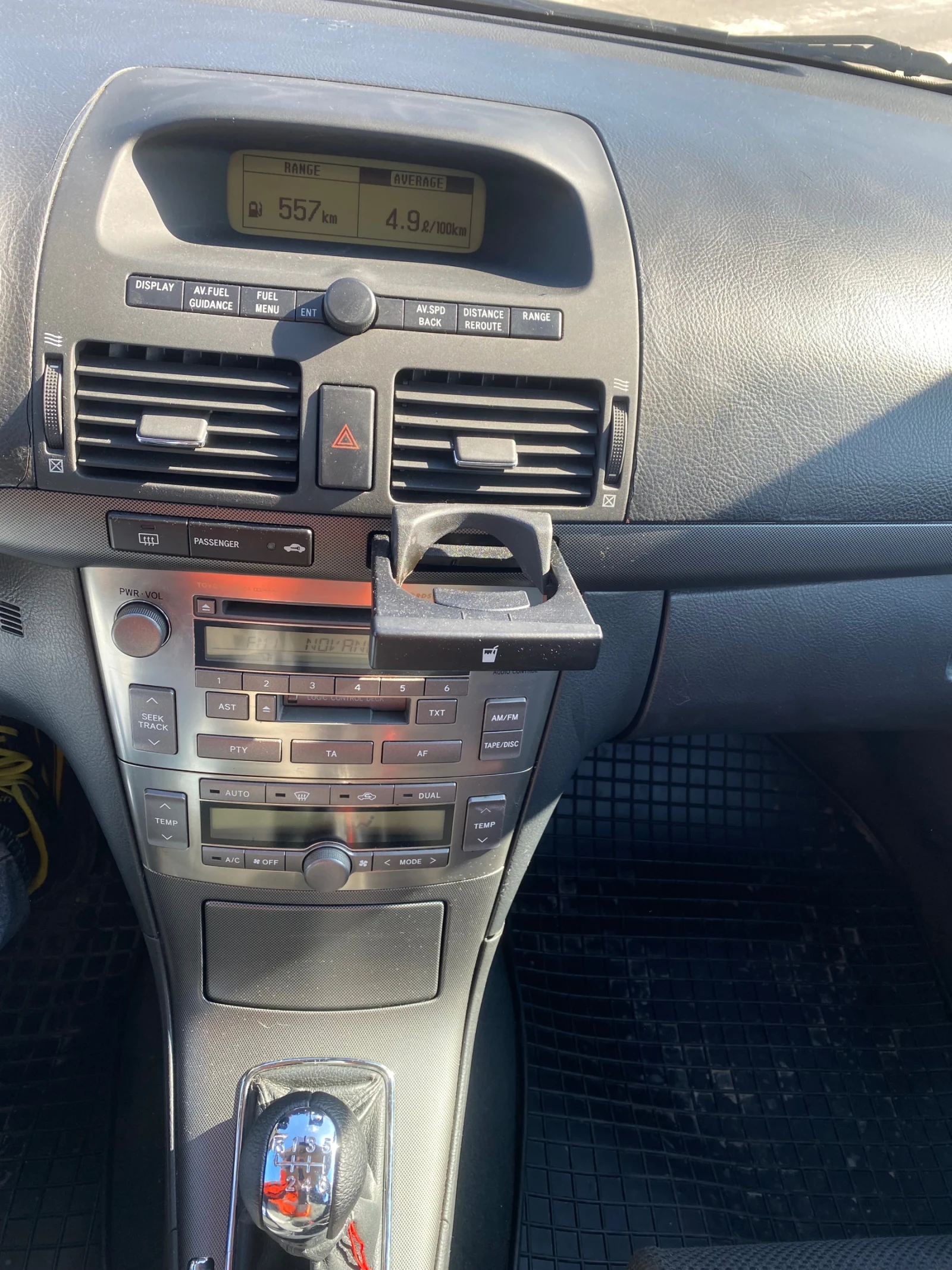 Toyota Avensis 2.0 D4D, снимка 7 - Автомобили и джипове - 54085670