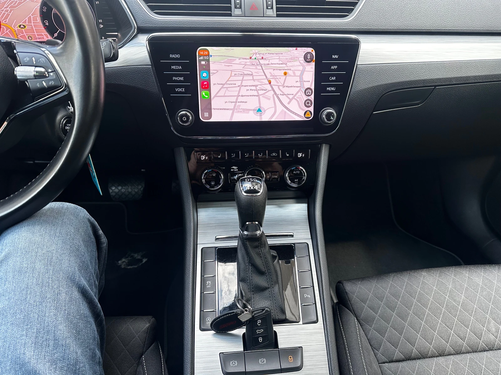 Skoda Superb 2, 0 TDI 4x4, снимка 13 - Автомобили и джипове - 54280788