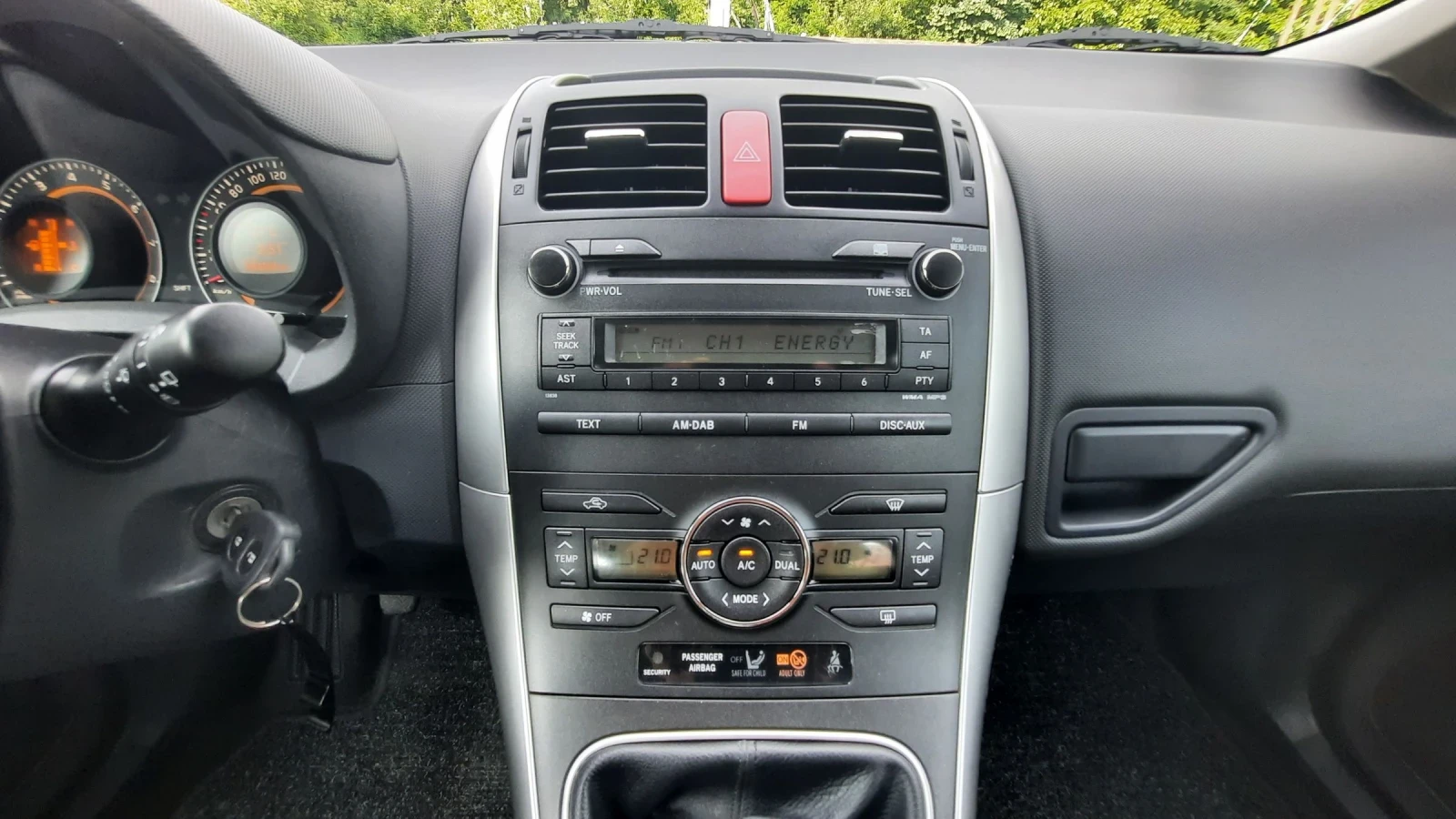 Toyota Auris 1.33VVTI Facelift, снимка 12 - Автомобили и джипове - 54768955