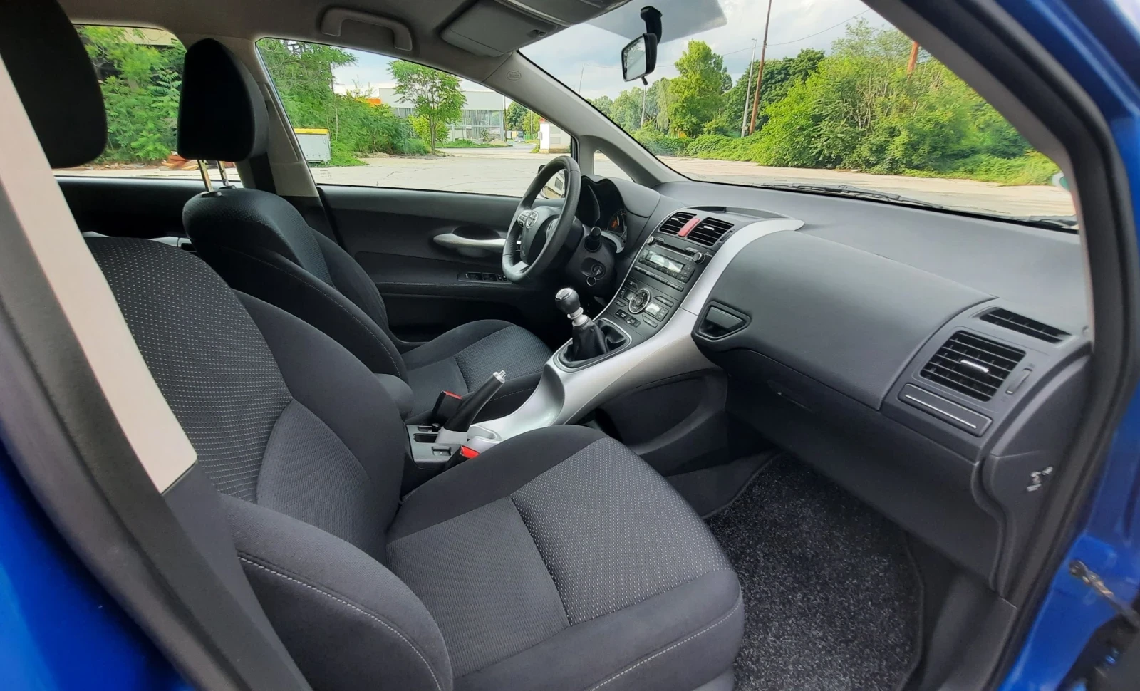 Toyota Auris 1.33VVTI Facelift, снимка 11 - Автомобили и джипове - 54768955