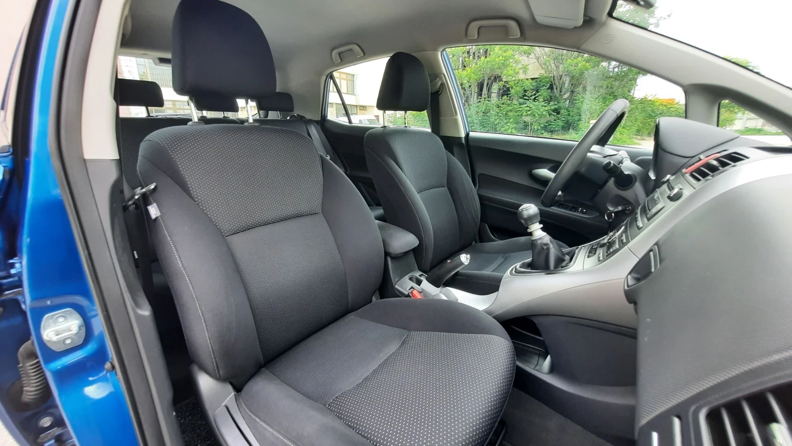 Toyota Auris 1.33VVTI Facelift, снимка 16 - Автомобили и джипове - 54768955