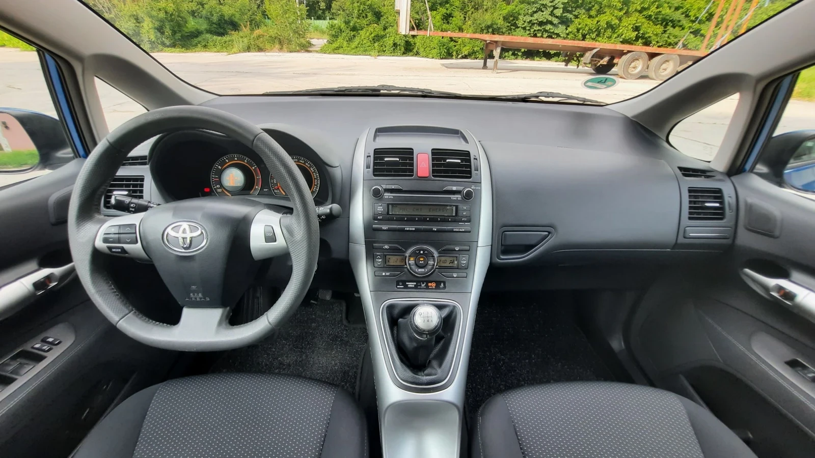 Toyota Auris 1.33VVTI Facelift, снимка 10 - Автомобили и джипове - 54768955