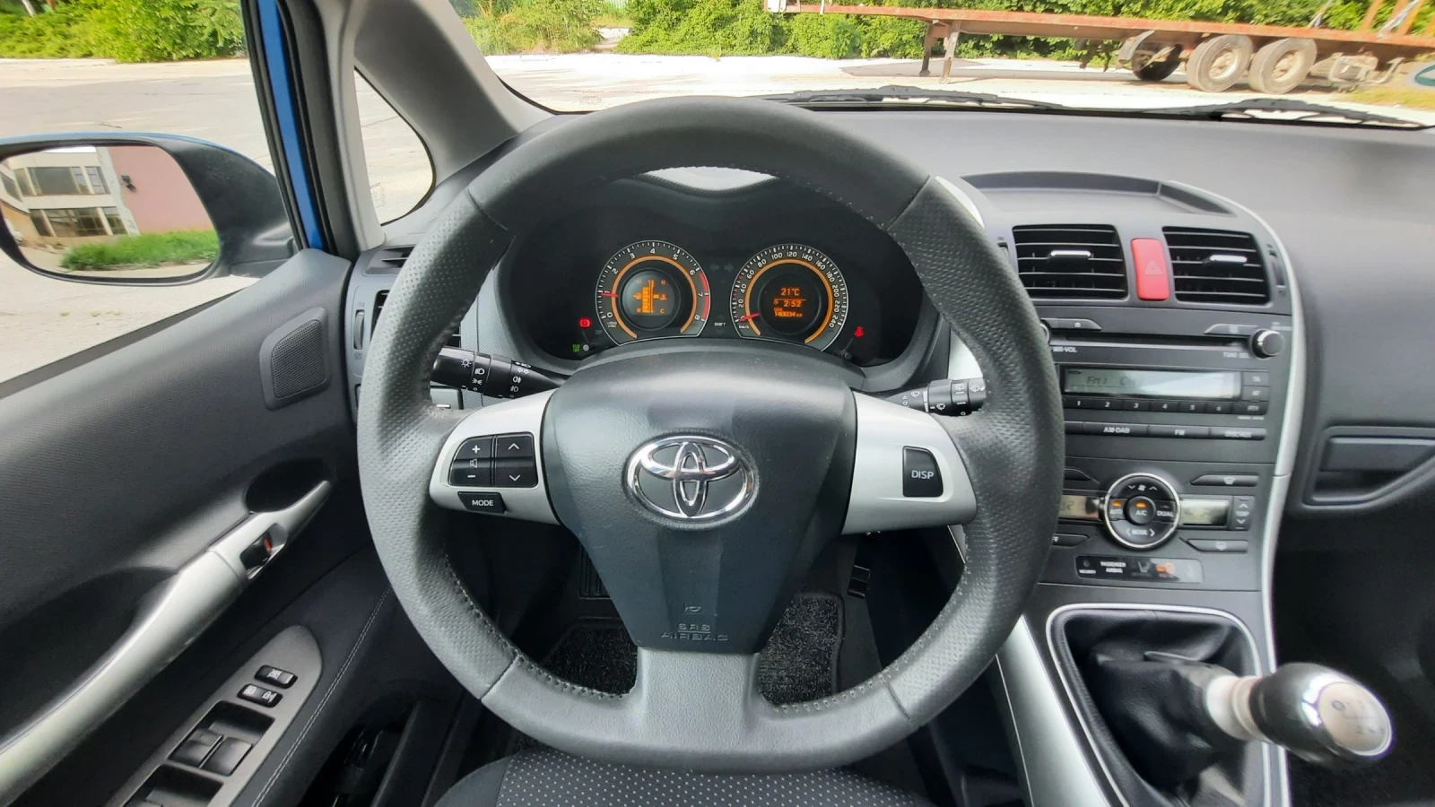 Toyota Auris 1.33VVTI Facelift, снимка 13 - Автомобили и джипове - 54768955