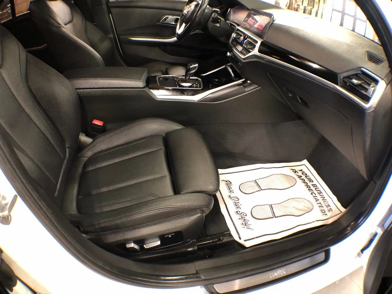 BMW 330 * xDrive * КАМЕРА* ПОДГРЕВ* ПАНОРАМА* , снимка 15 - Автомобили и джипове - 54883341