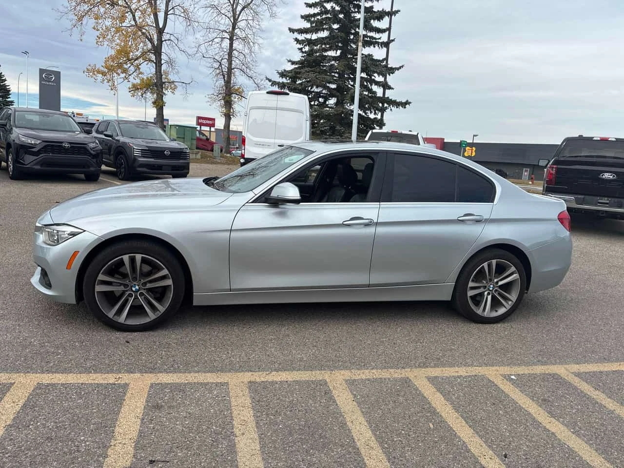 BMW 330 * 330i xDrive * CARFAX * ���� �� �� | Mobile.bg � ����������� 2
