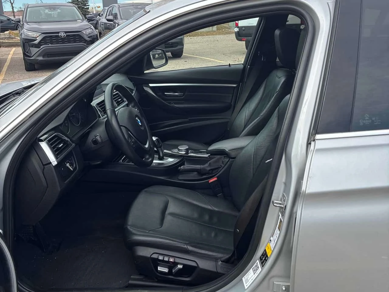BMW 330 * 330i xDrive * CARFAX * ���� �� �� | Mobile.bg � ����������� 11