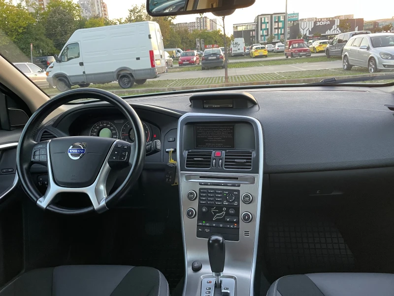 Volvo XC60 2.4D 4x4 CH Navi D-5, снимка 15 - Автомобили и джипове - 47599899