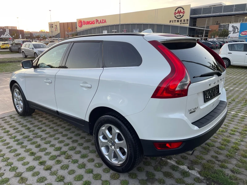 Volvo XC60 2.4D 4x4 CH Navi D-5, снимка 4 - Автомобили и джипове - 47599899