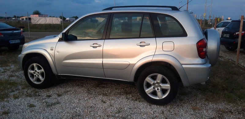 Toyota Rav4 2, 0 D4D От Италия!, снимка 4 - Автомобили и джипове - 50264856