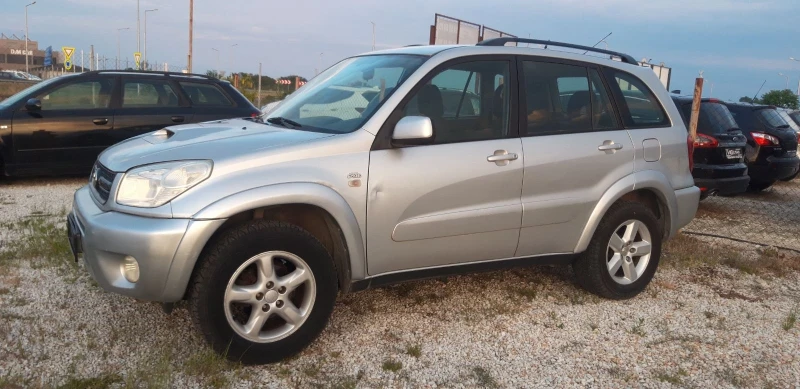 Toyota Rav4 2, 0 D4D От Италия!, снимка 8 - Автомобили и джипове - 50264856