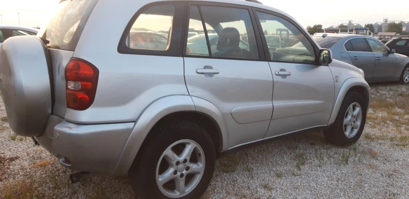 Toyota Rav4 2, 0 D4D От Италия!, снимка 6 - Автомобили и джипове - 50264856