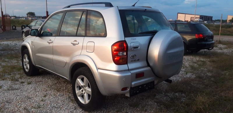 Toyota Rav4 2, 0 D4D От Италия!, снимка 5 - Автомобили и джипове - 50264856