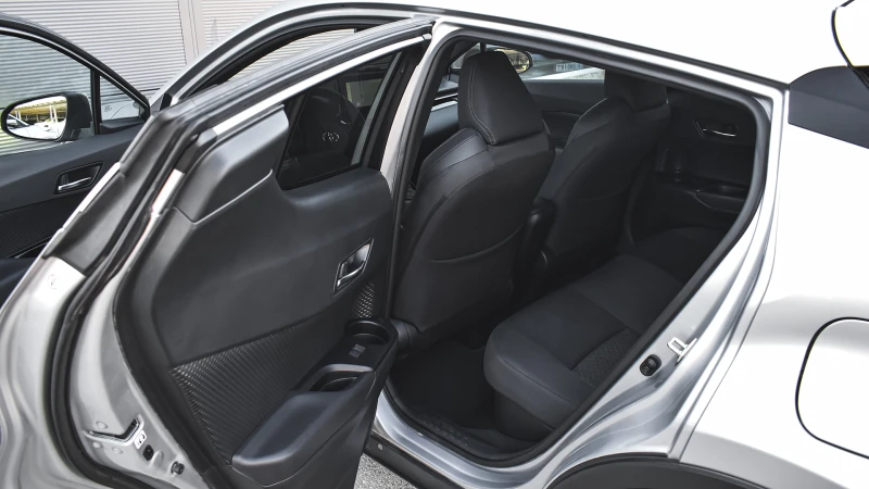 Toyota C-HR 2.0 Hybrid Club Automatic, снимка 9 - Автомобили и джипове - 51823951