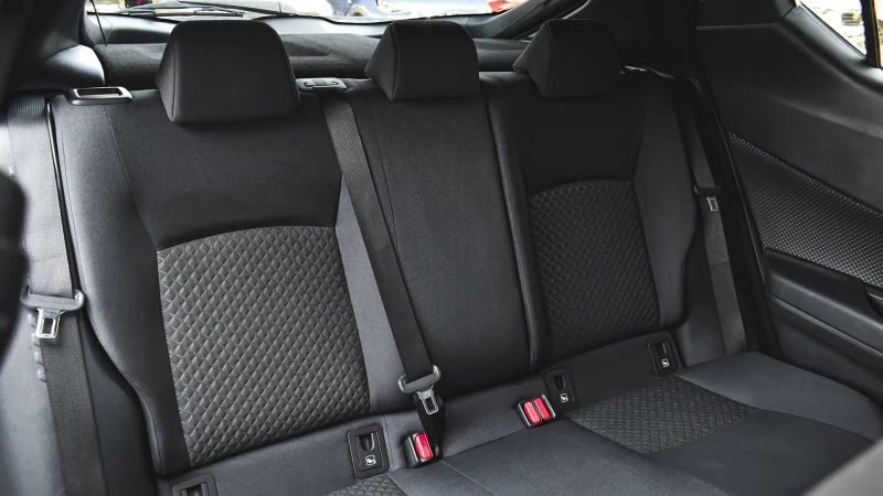 Toyota C-HR 2.0 Hybrid Club Automatic, снимка 11 - Автомобили и джипове - 51823951