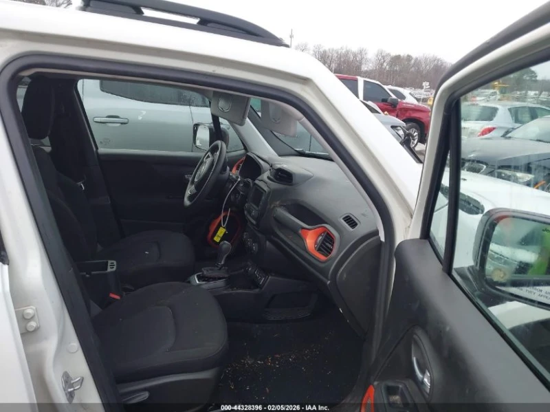 Jeep Renegade 2.4l Upland Edition 4X4, снимка 5 - Автомобили и джипове - 53586669