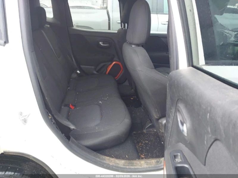 Jeep Renegade 2.4l Upland Edition 4X4, снимка 8 - Автомобили и джипове - 53586669