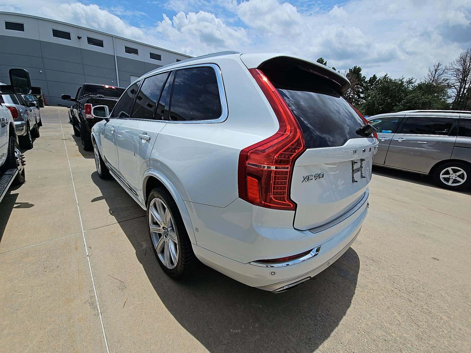 Volvo Xc90 INSCRIPTION* 360* DISTRO* 7МЕСТА* ОБДУХ* ПАНО* KEY - изображение 3
