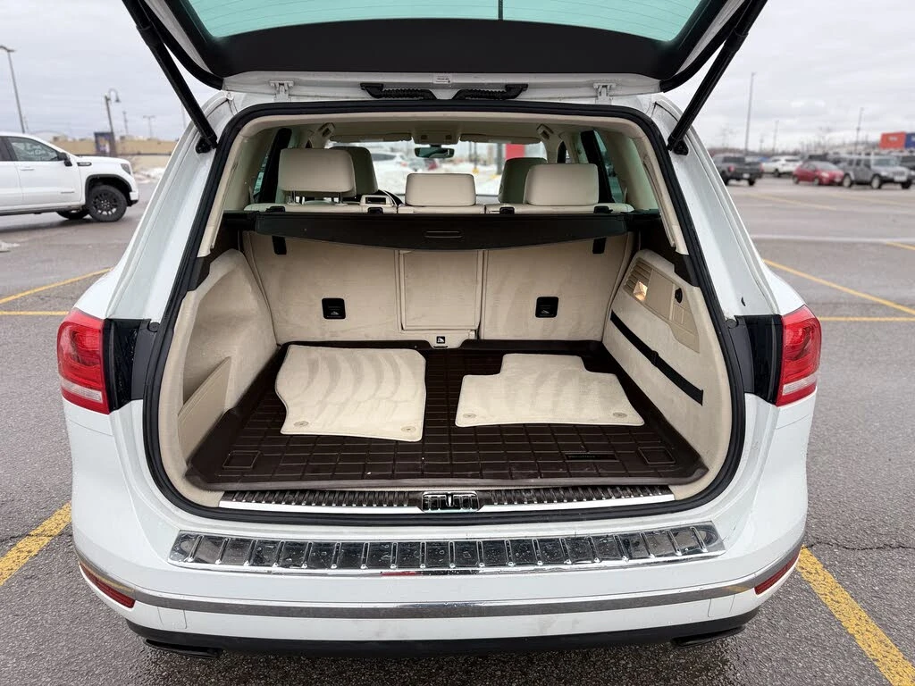 VW Touareg V6 Sport * АвтоКредит * (Цена до БГ), снимка 9 - Автомобили и джипове - 53918164