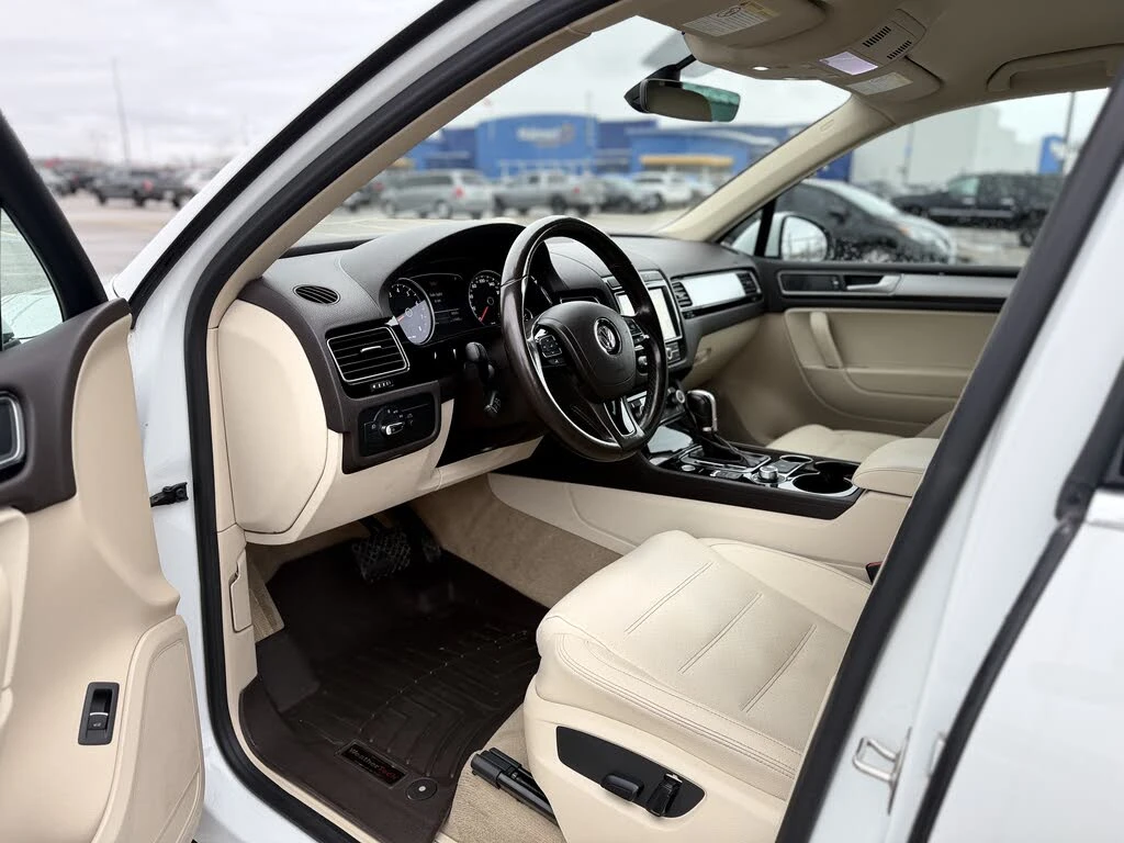 VW Touareg V6 Sport * АвтоКредит * (Цена до БГ), снимка 10 - Автомобили и джипове - 53918164