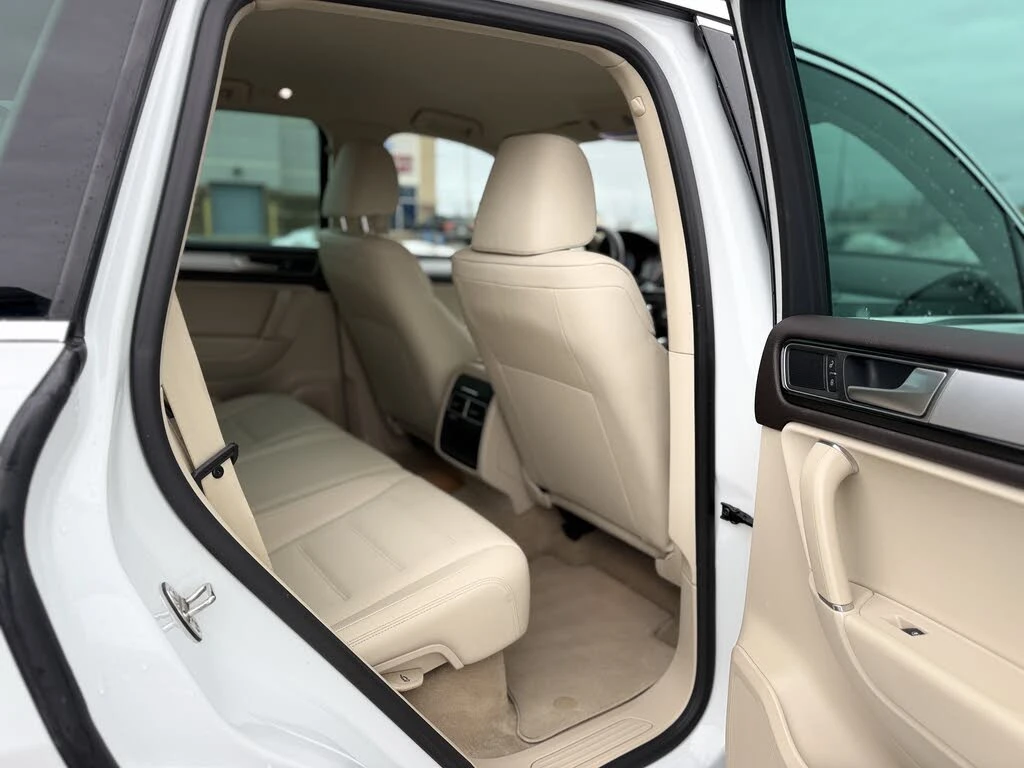 VW Touareg V6 Sport * АвтоКредит * (Цена до БГ), снимка 15 - Автомобили и джипове - 53918164