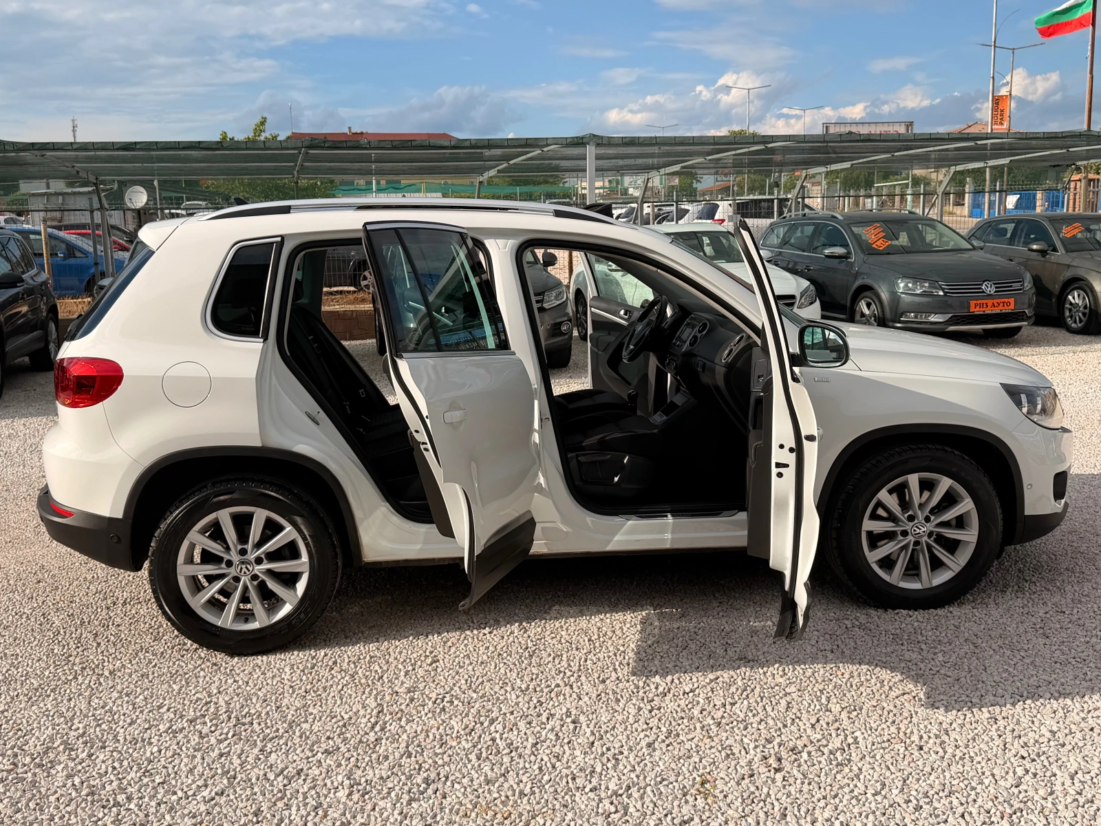 VW Tiguan 2.0TDI* 140ks* PANORAMA* 6sk* CUP* MULTI* NAVI* LI, снимка 6 - Автомобили и джипове - 54567083