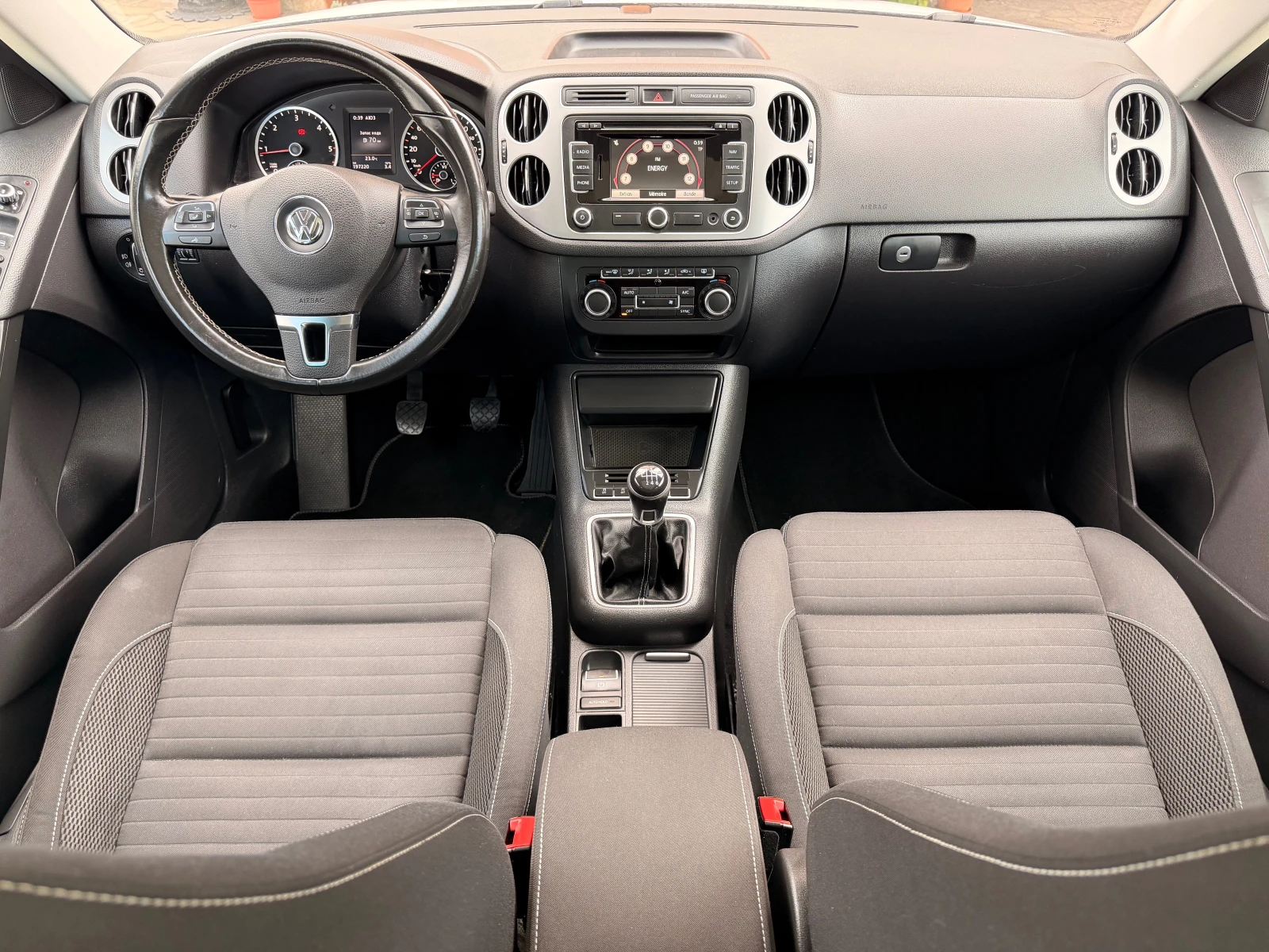 VW Tiguan 2.0TDI* 140ks* PANORAMA* 6sk* CUP* MULTI* NAVI* LI, снимка 11 - Автомобили и джипове - 54567083