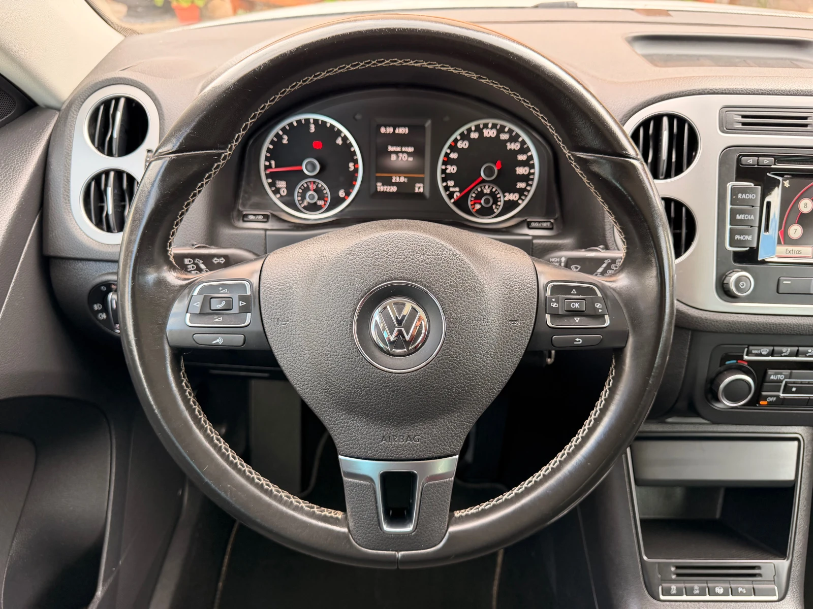 VW Tiguan 2.0TDI* 140ks* PANORAMA* 6sk* CUP* MULTI* NAVI* LI, снимка 7 - Автомобили и джипове - 54567083