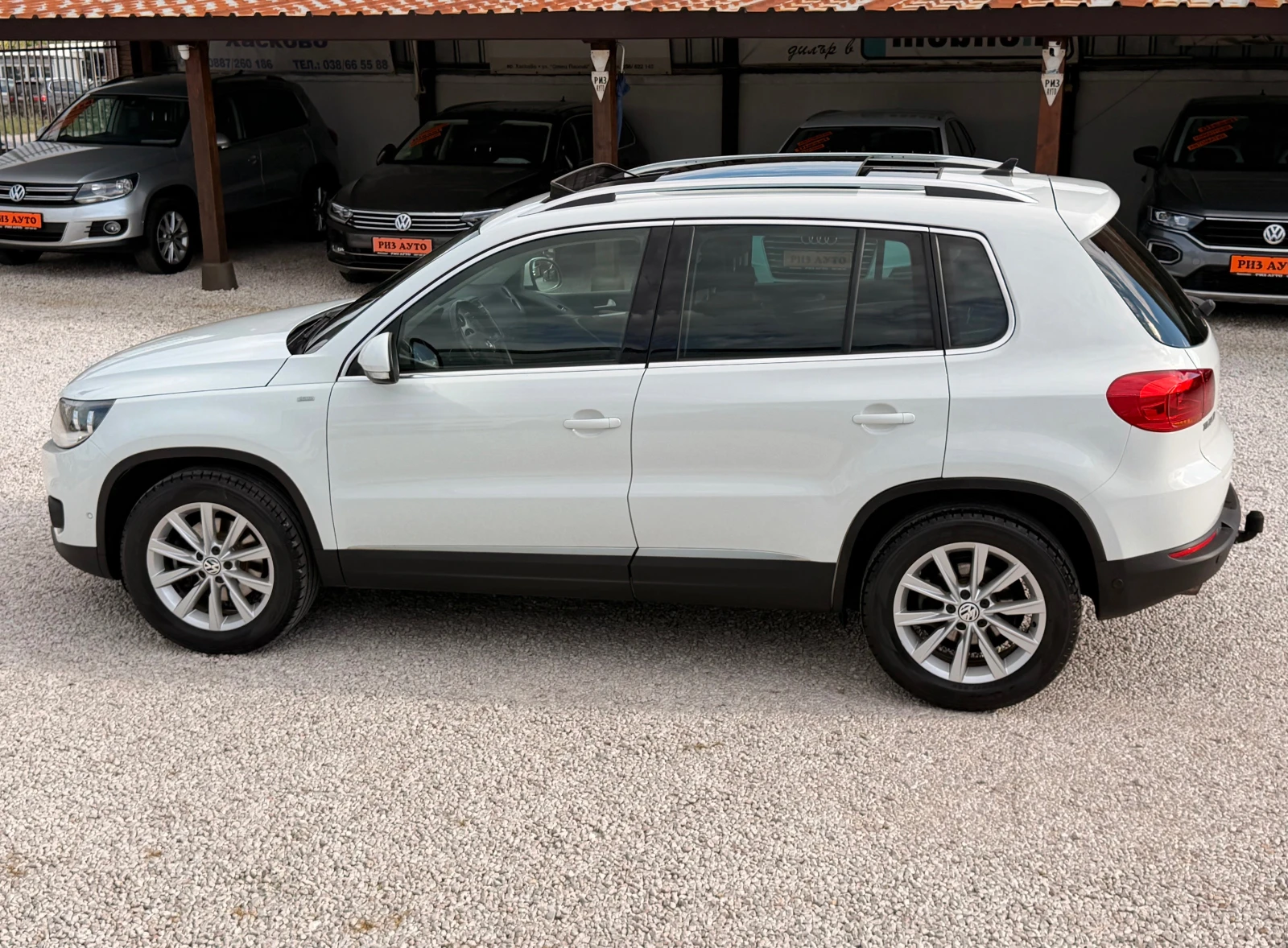 VW Tiguan 2.0TDI* 140ks* PANORAMA* 6sk* CUP* MULTI* NAVI* LI, снимка 12 - Автомобили и джипове - 54567083