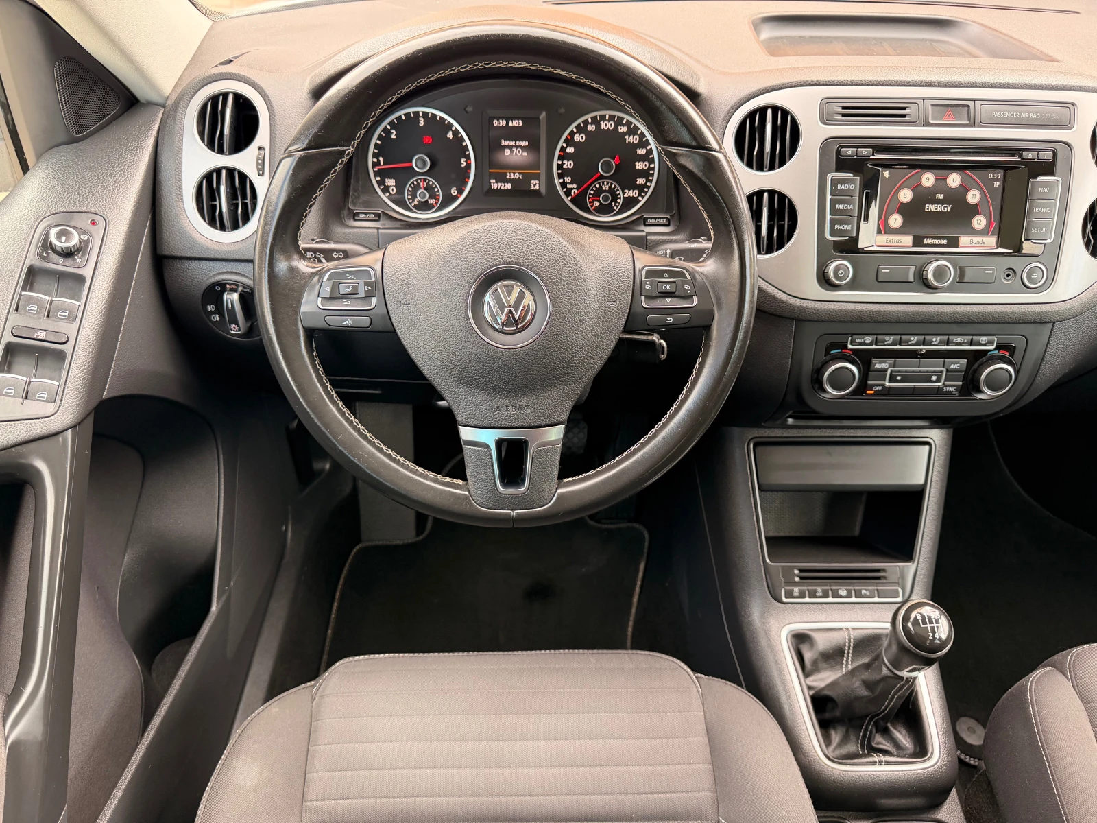 VW Tiguan 2.0TDI* 140ks* PANORAMA* 6sk* CUP* MULTI* NAVI* LI, снимка 3 - Автомобили и джипове - 54567083