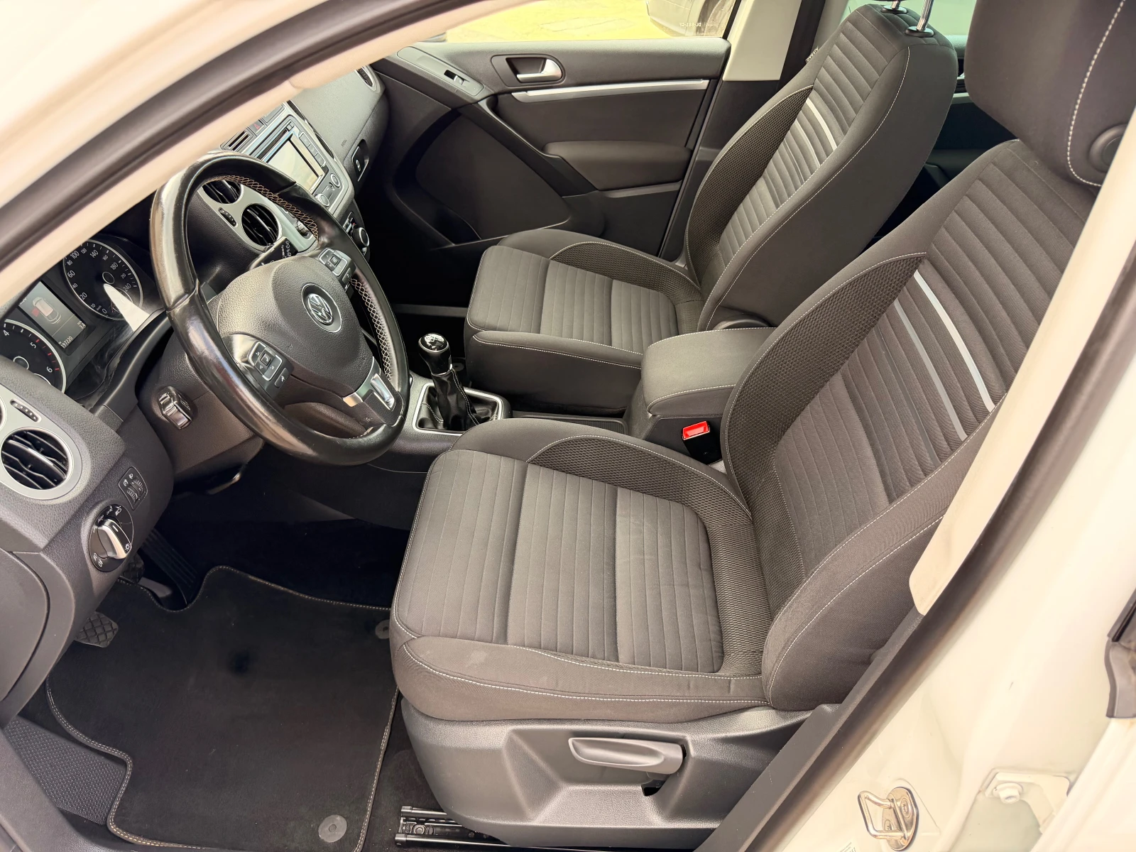 VW Tiguan 2.0TDI* 140ks* PANORAMA* 6sk* CUP* MULTI* NAVI* LI, снимка 5 - Автомобили и джипове - 54567083