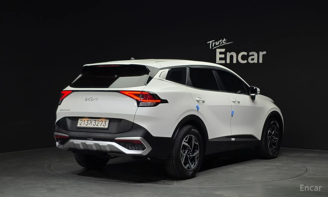 Kia Sportage 2.0 Trendy* HARMAN KARDON* ПОДГРЕВ* КАМЕРА* , снимка 3 - Автомобили и джипове - 54827554