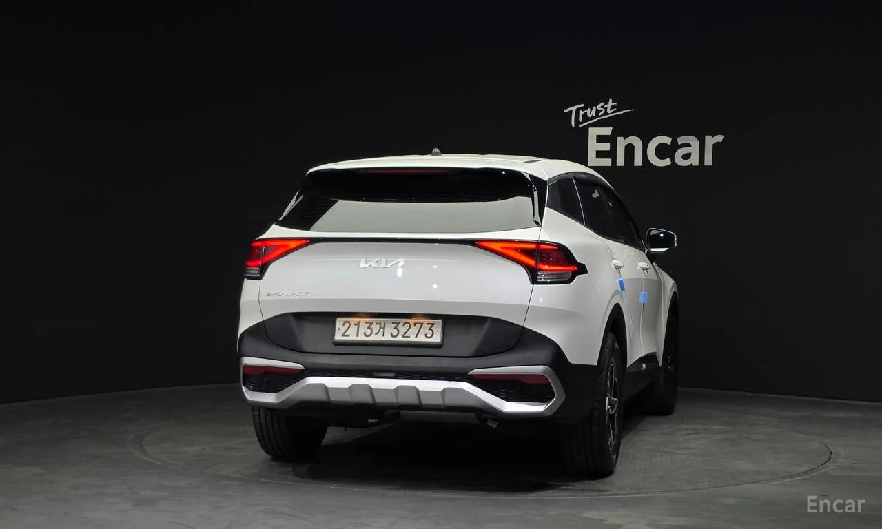 Kia Sportage 2.0 Trendy* HARMAN KARDON* ПОДГРЕВ* КАМЕРА* , снимка 4 - Автомобили и джипове - 54827554
