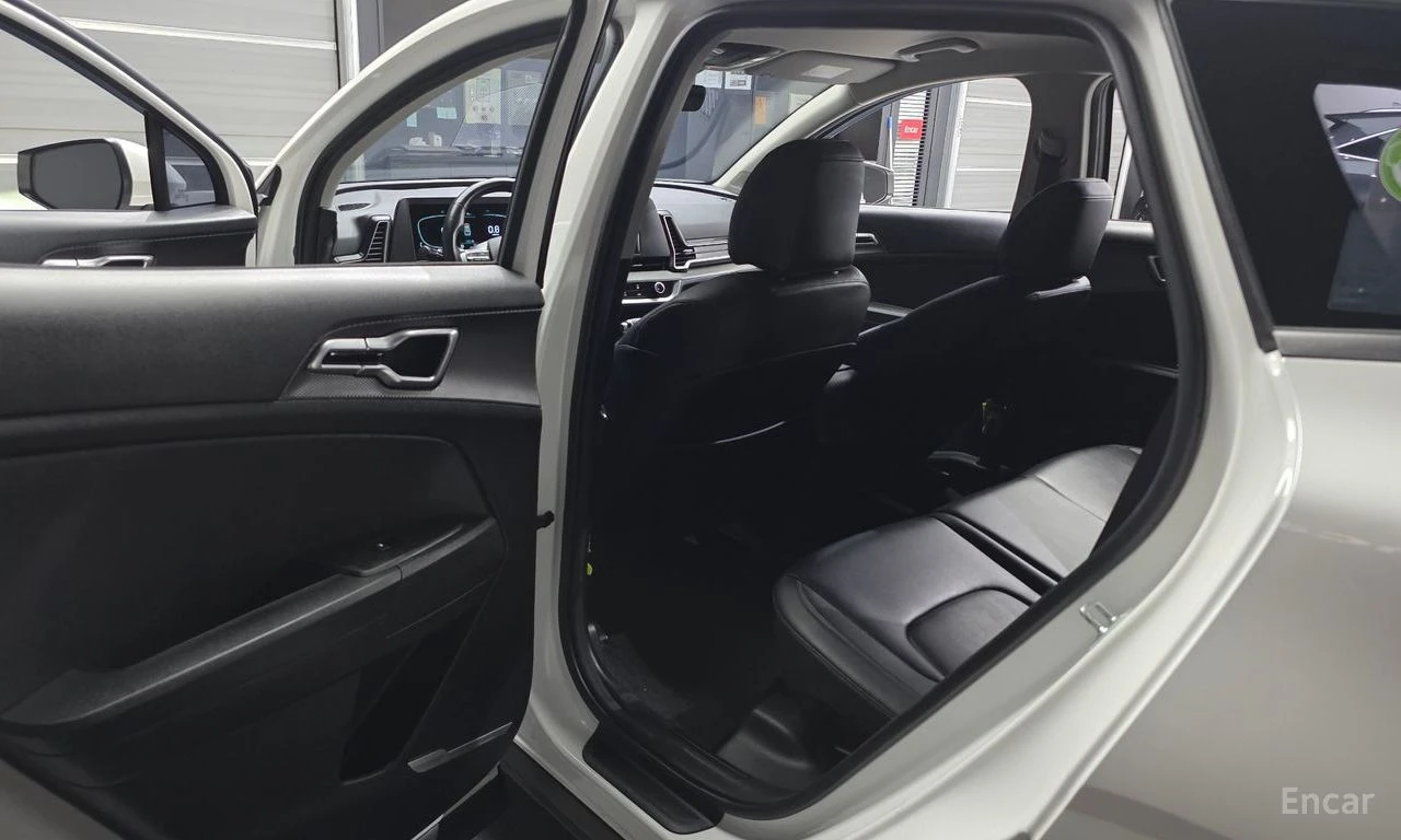 Kia Sportage 2.0 Trendy* HARMAN KARDON* ПОДГРЕВ* КАМЕРА* , снимка 14 - Автомобили и джипове - 54827554