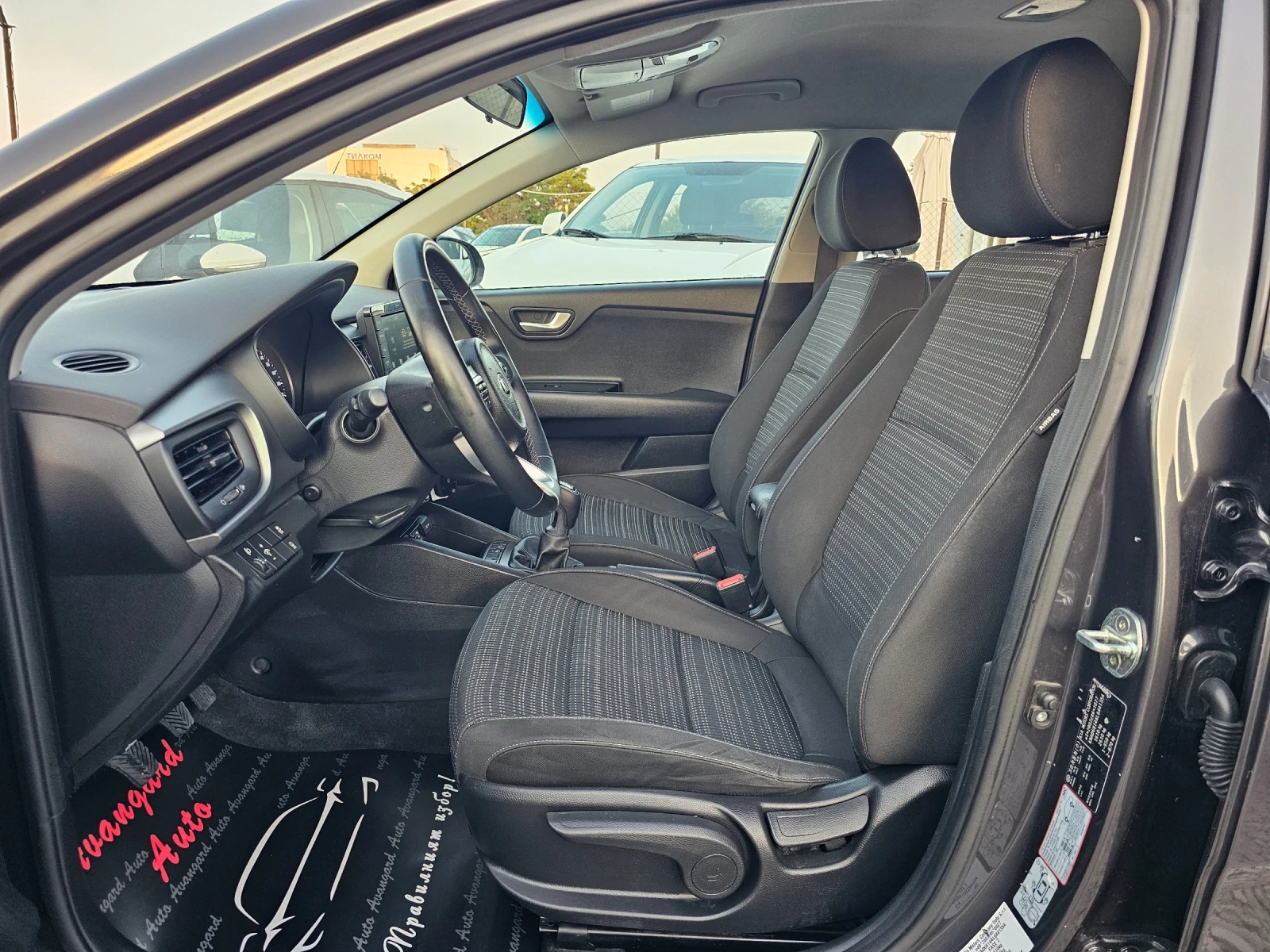 Kia Stonic 1.4i, 100к.с., GPL, снимка 8 - Автомобили и джипове - 55180815