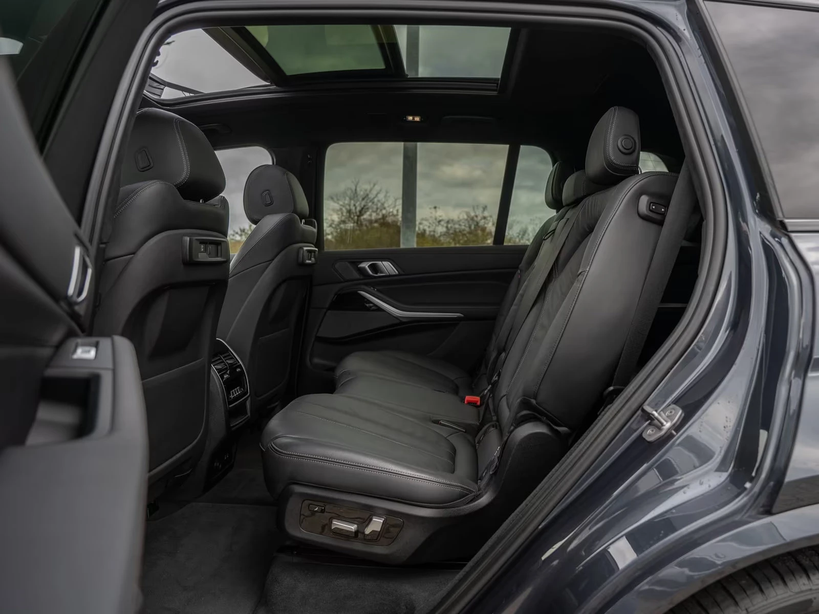 BMW X7 30d/xDRIVE/265HP/MSPORT/PANO/360/H&K/ACC/629z, снимка 12 - Автомобили и джипове - 55395132